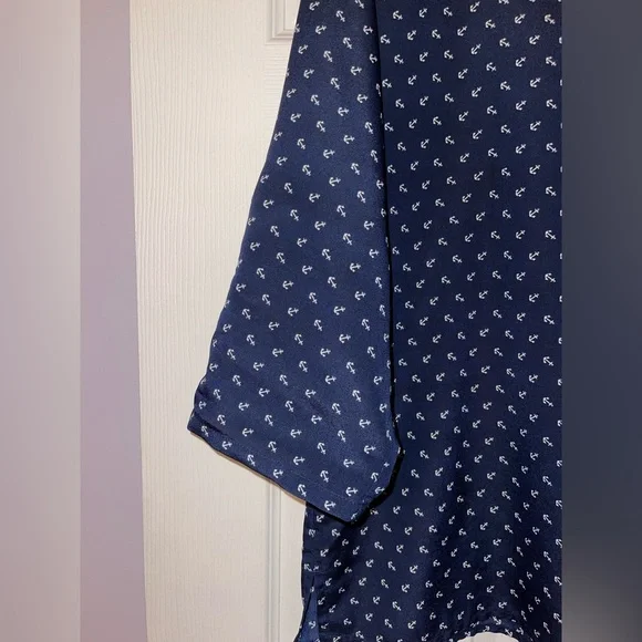 Women’s large Old Navy Blue top w/ small white anchors.3/4 convertible sleeves - Picture 3 of 9